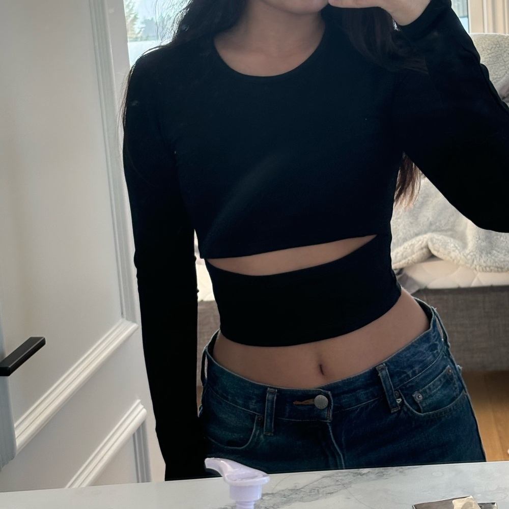 Cute black long sleeve 🖤